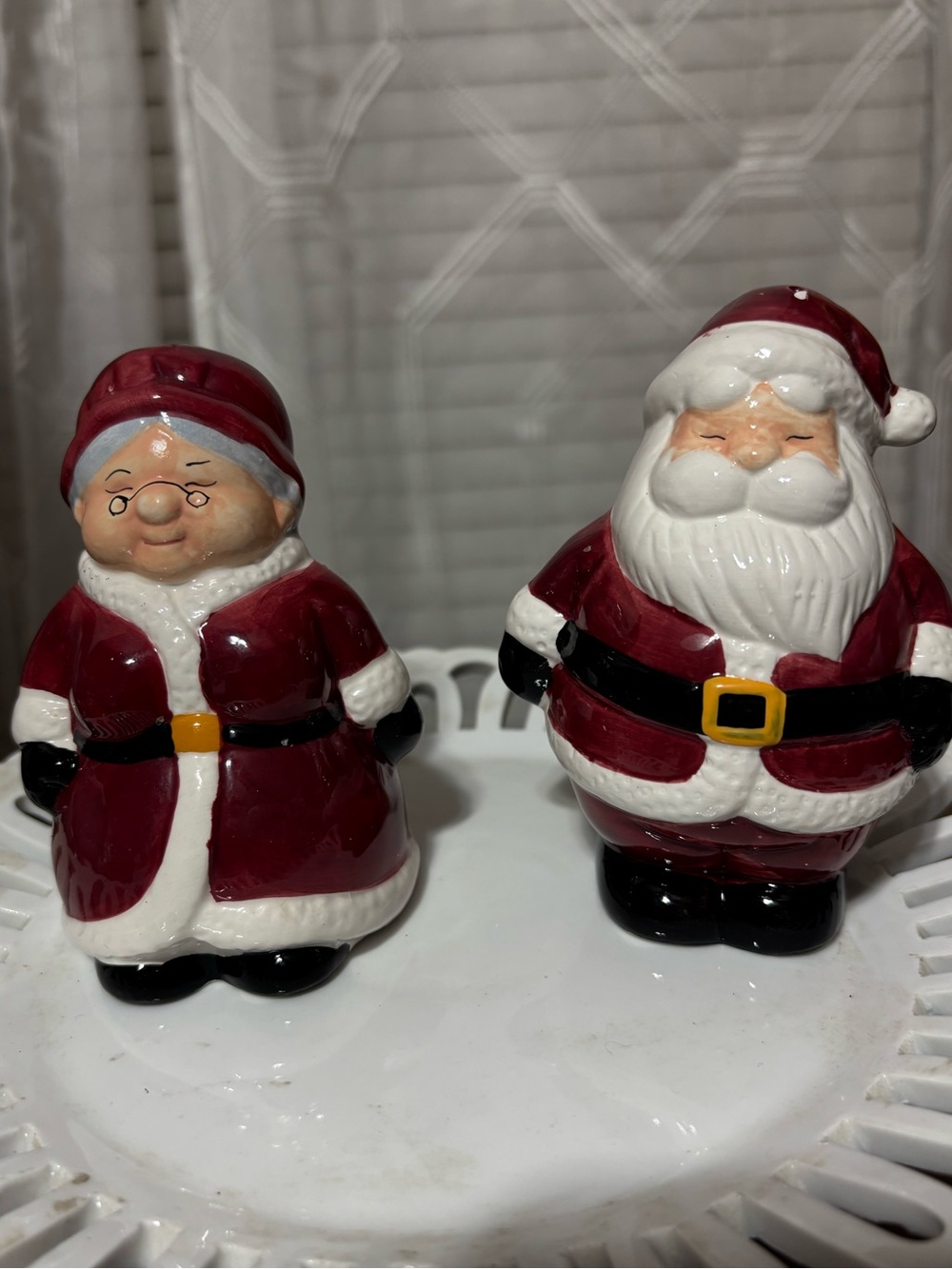 VTG Publix Holiday Collectable Santa & Mrs. Claus Ceramic Figurine Set - Red 4”H